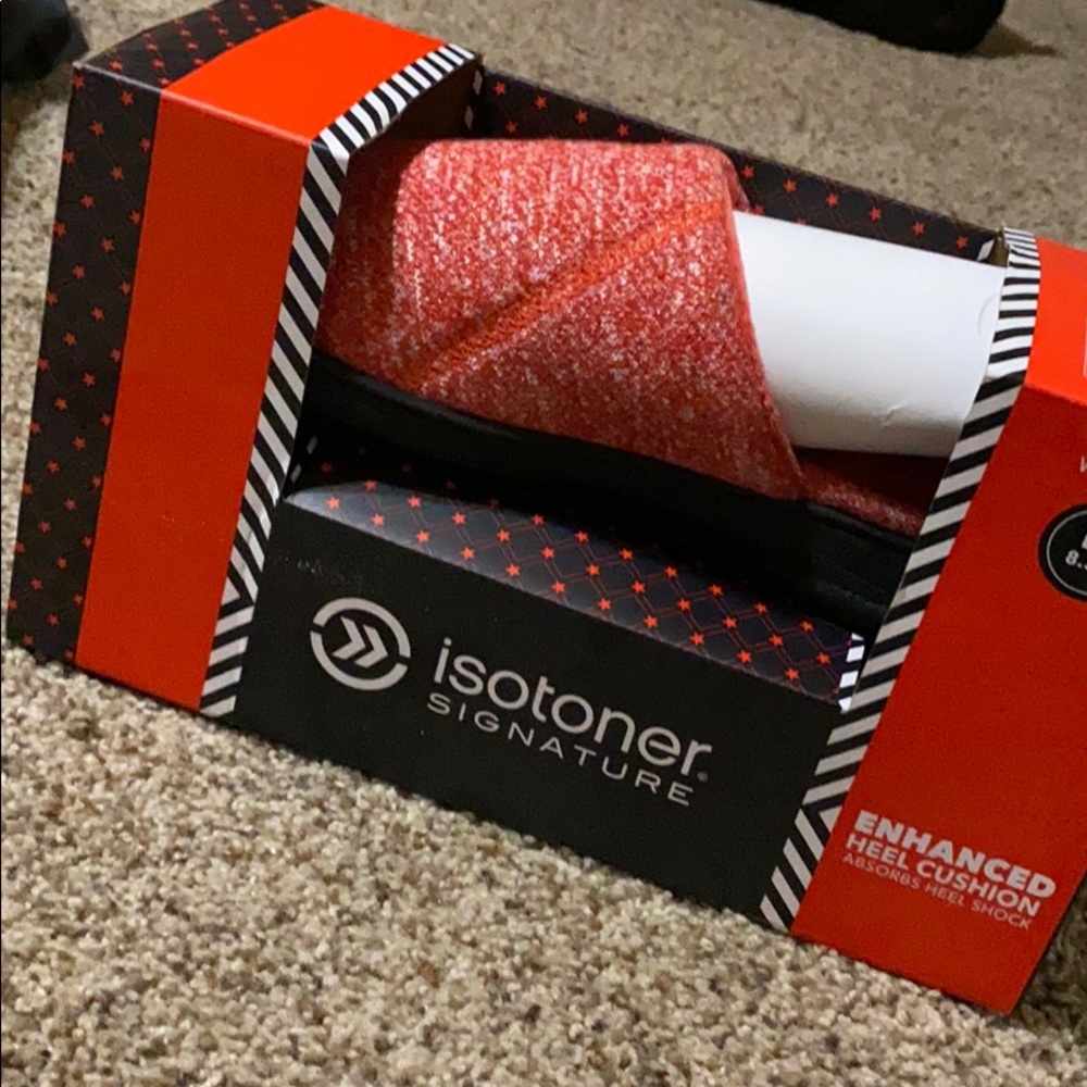 Red isotoner slippers